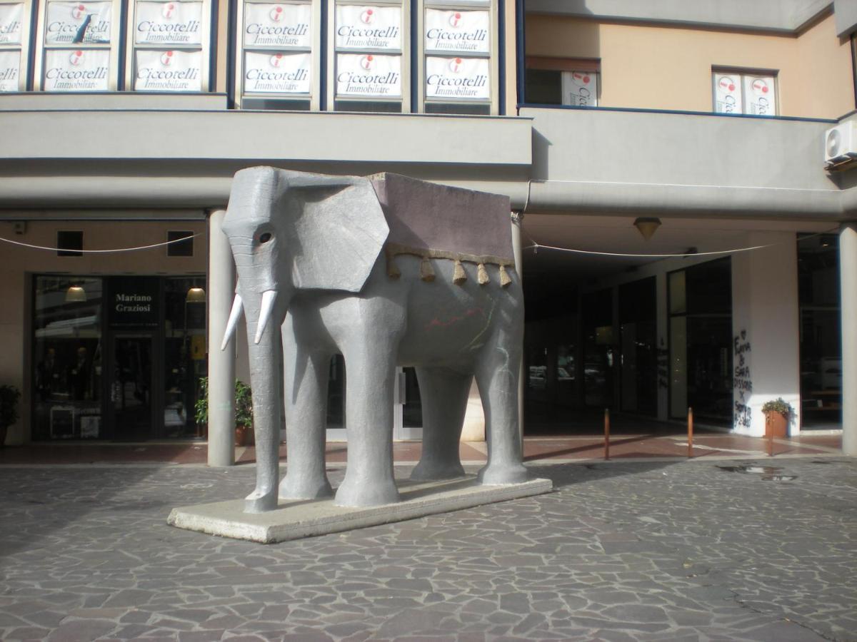 Suite113 In The Center With Beach Pescara Buitenkant foto